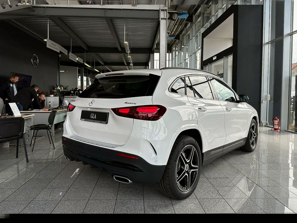 Mercedes-Benz GLA 220