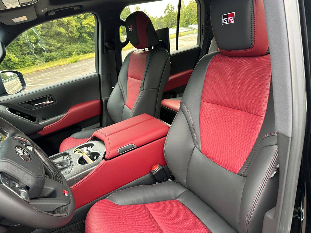  Toyota Land Cruiser 300