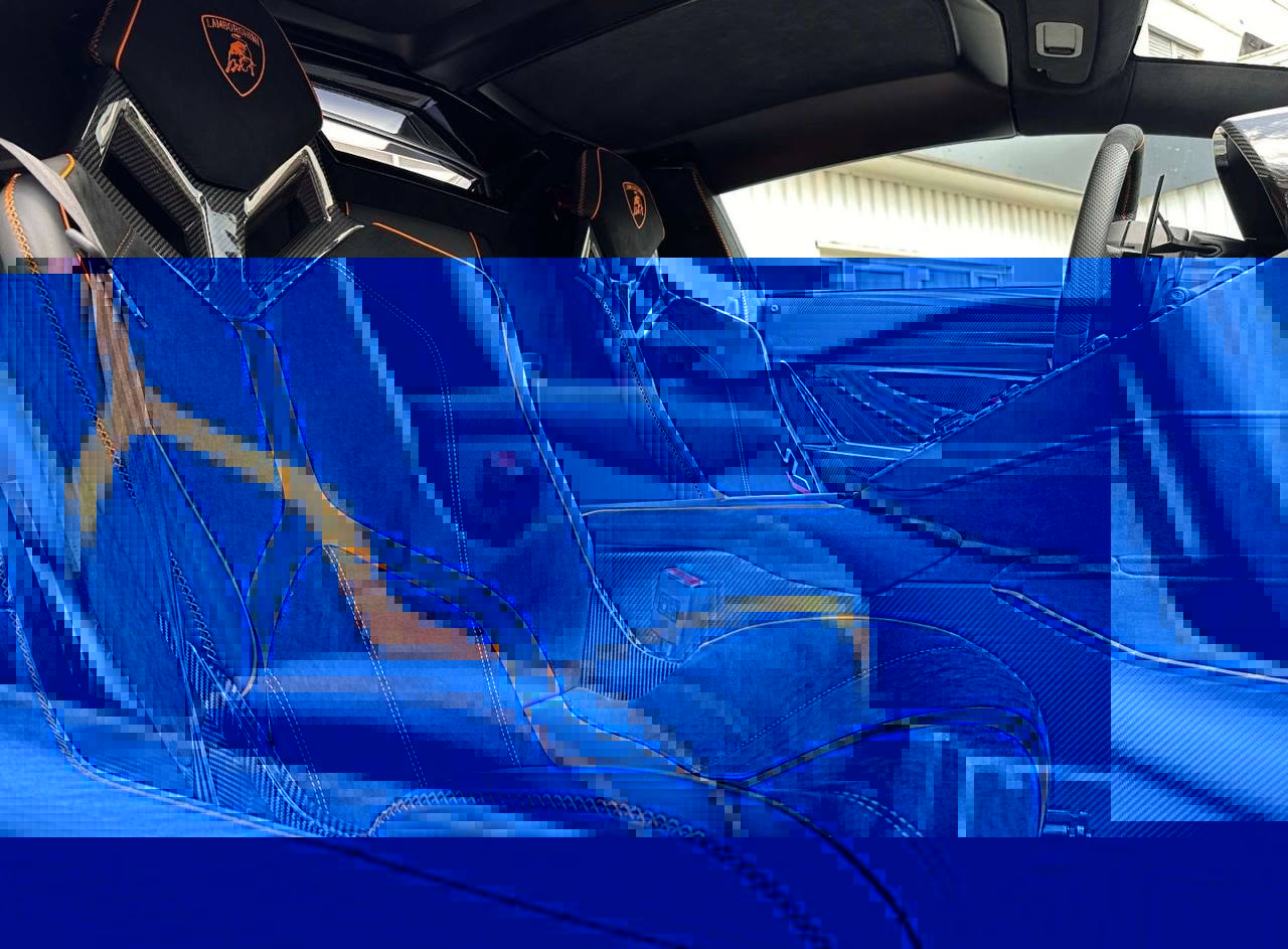  Lamborghini Aventador