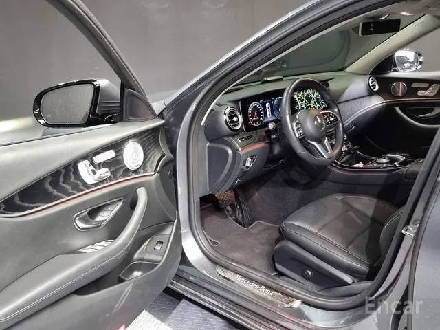 Mercedes-Benz E-Class E300